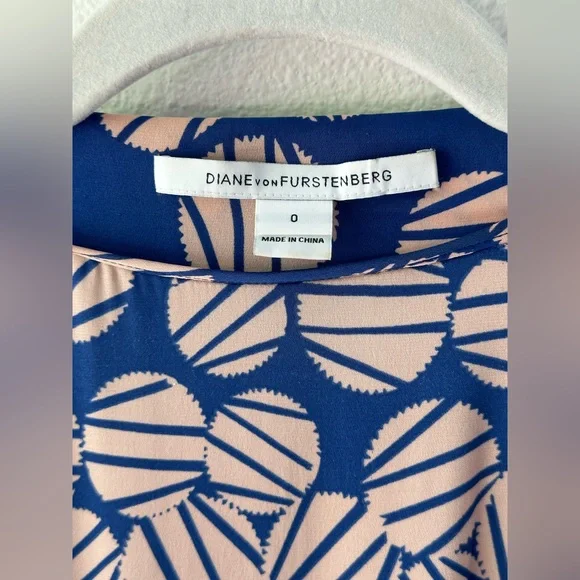 Diane von Furstenberg dress, size 0 - Picture 3 of 3